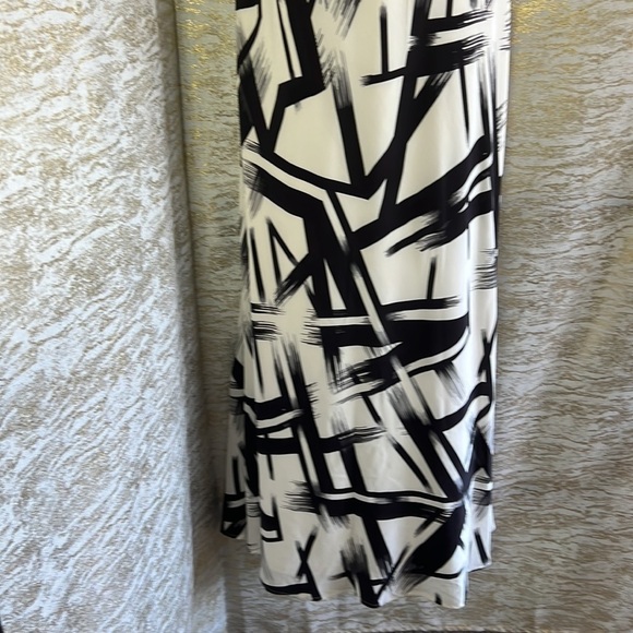Windsmoor Women’s White/Black Abstract 100% Silk Print Maxi Dress - Picture 5 of 17